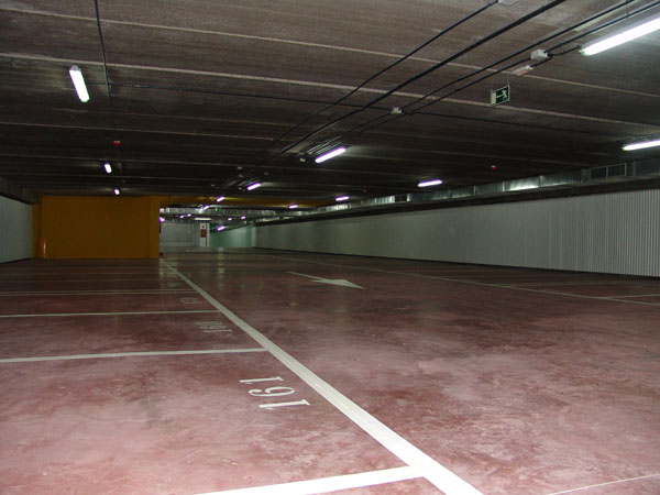 Aparcamiento subterrÃ¡neo para residentes en Calle Grecia. Fuenlabrada.